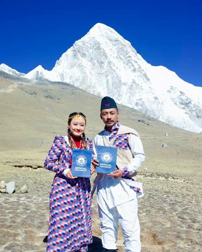 सगरमाथाको नजिक पाँच हजार तीन सय मिटरको उचाईमा जोडी नृत्य गरेर विश्व कीर्तिमान