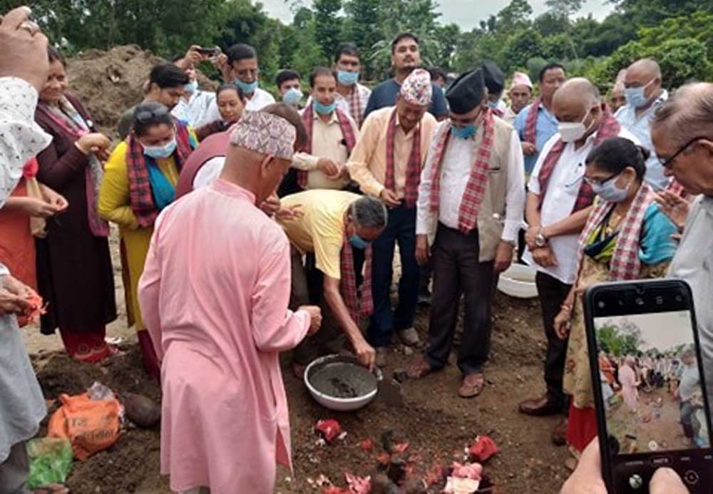 विकासको गतिमा अघि बढ्दै झापा क्षेत्र नं. १ : मेचीनगर र भद्रपुर जोड्ने फुलबासा खोलामा पुल शिलान्यास