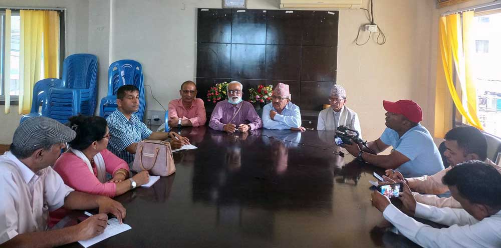 यस वर्षको महानन्द पुरस्कार पोखरेल र कुरुपलाई, भवानी घिमिरे साहित्य सेवा वैद्यलाई र हिरा आकाश साहित्य सेवा ओझालाई