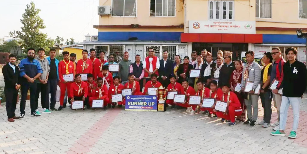 झापा लिग उपविजेता खेलाडीलाई बुद्धशान्ति खेलकुद विकास समितिले गर्यो सम्मान