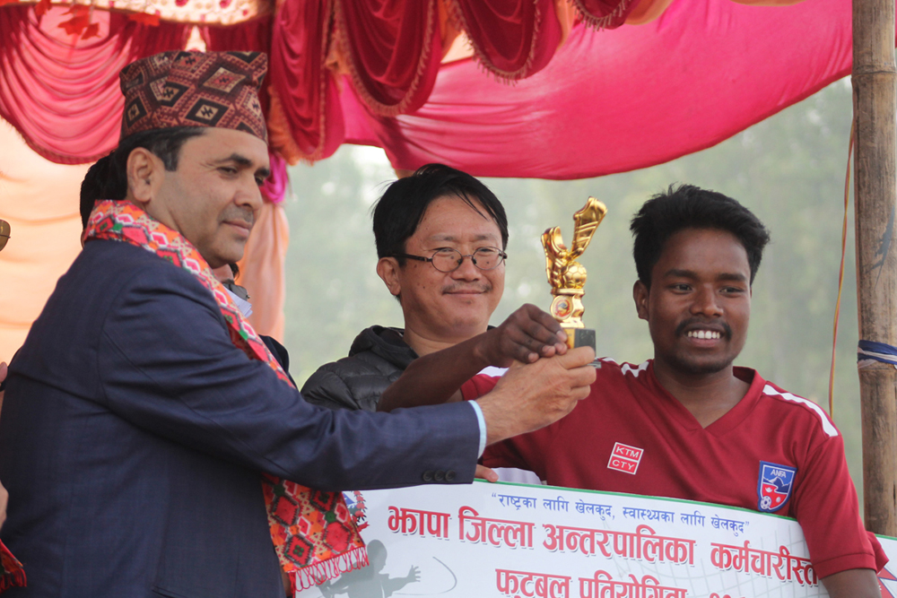 अन्तरपालिका कर्मचारी फुटबल प्रतियोगिताः उपाधिका लागि विर्तामोड र गौरीगञ्ज भिड्ने