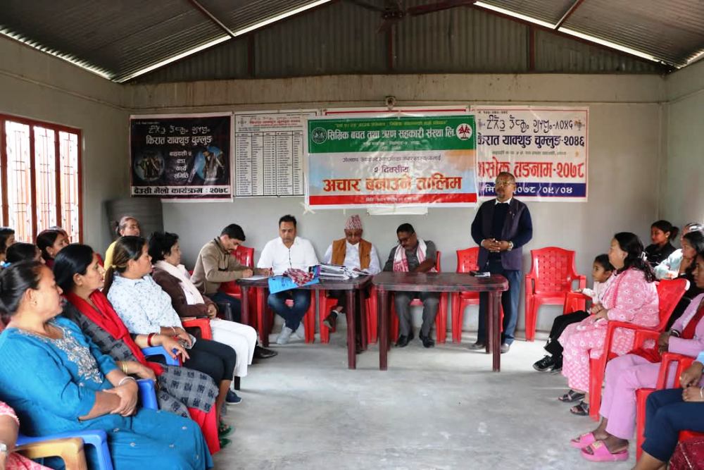 महिलालाई सिम्रिक साकोसको अचार बनाउने तालिम