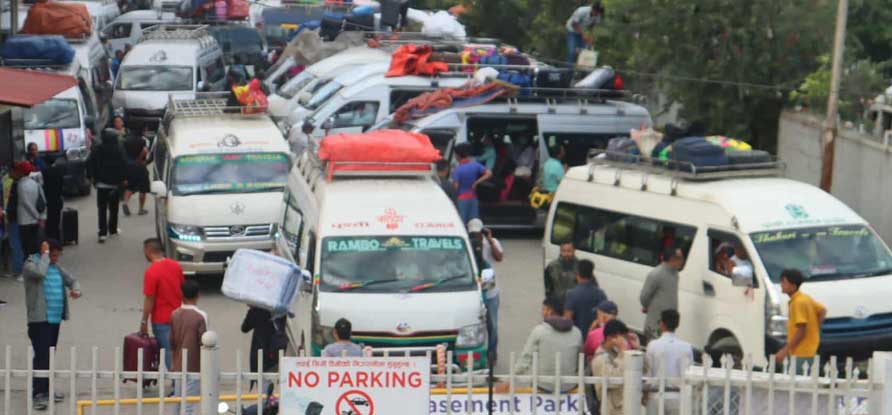एक लाख ३८ हजार यात्रुले काठमाडौँ छाडे