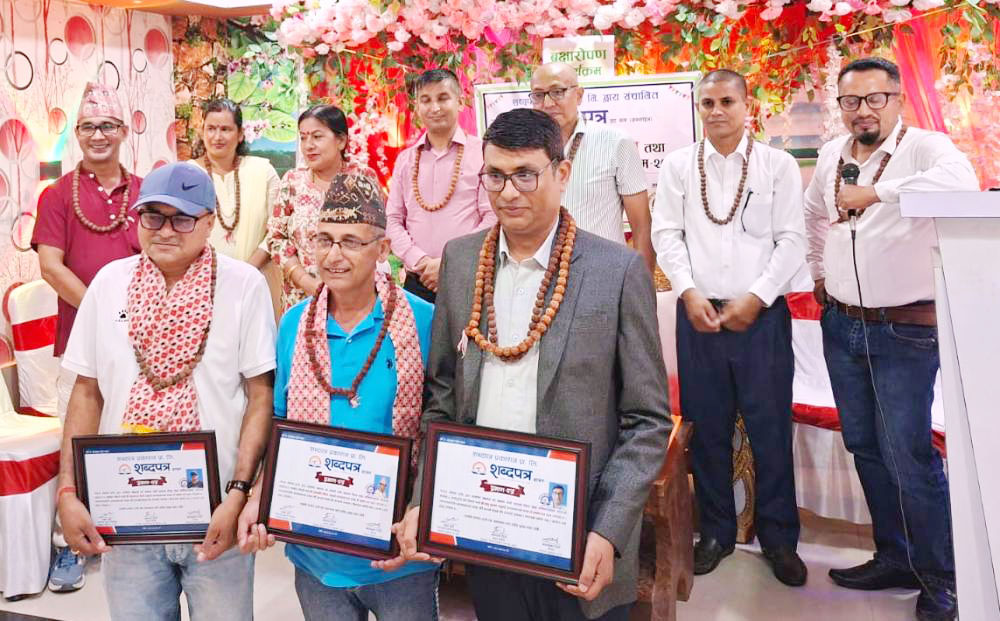 शब्दपत्र डटकमले वृक्षारोपण गरेर मनायो ५ औं स्थापना दिवस