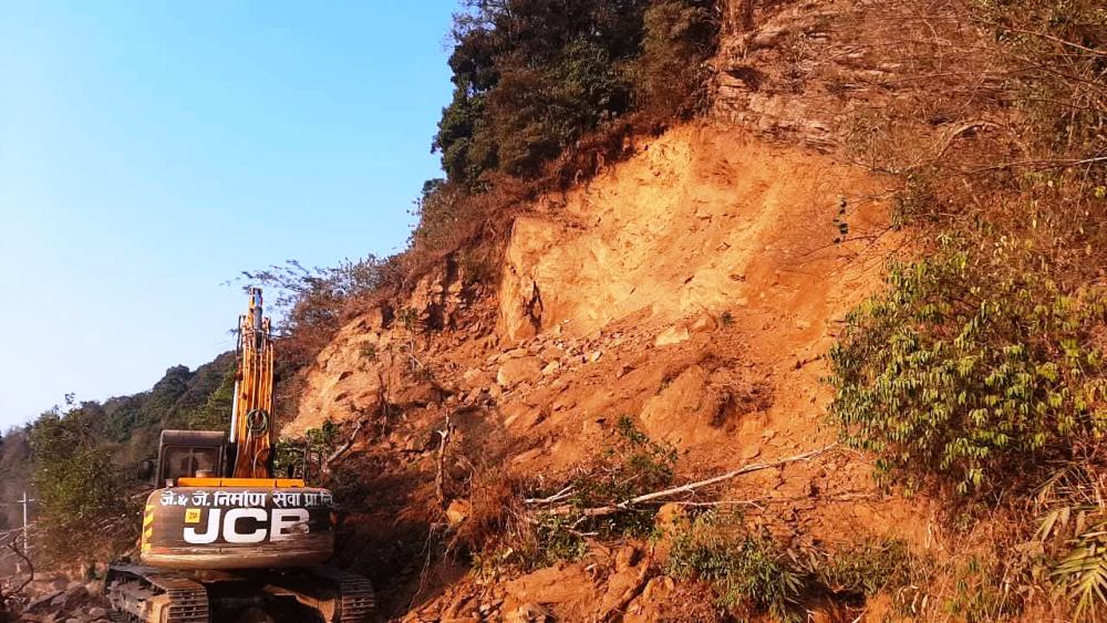 अवरुद्ध मेची राजमार्गको कोल्बुङ सडक खण्ड सञ्चालनमा