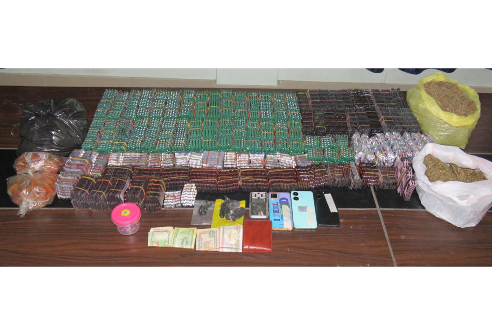 मोरङबाट ठूलो परिमाणको प्रतिबन्धित औषधिसहित २ जना मातिए