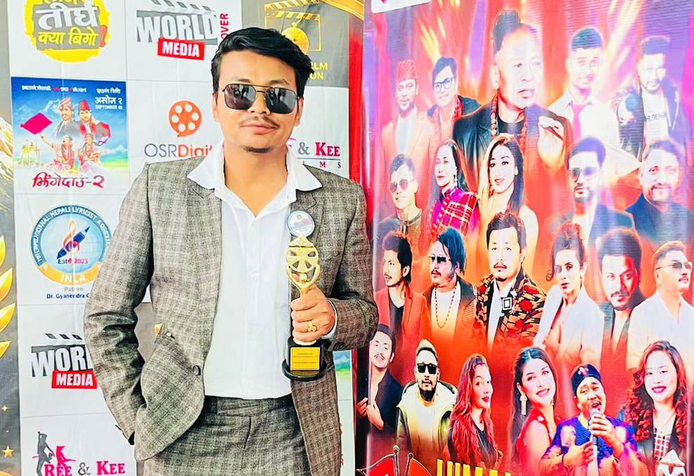 ‘परान’ गीतबाट अन्तर्राष्ट्रिय सफलता : इलामका मुकेश गुरुङ सर्वोत्कृष्ट म्युजिक भिडियो मोडल घोषित