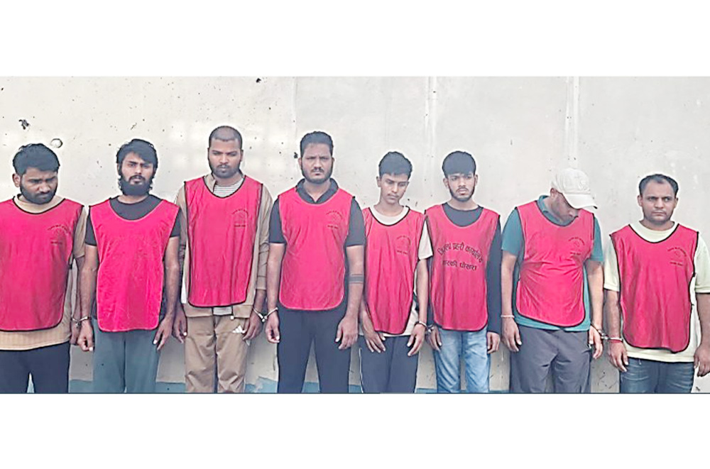 अनलाइन सट्टेबाजी सञ्चालन गरेको आरोपमा आठ भारतीय पक्राउ, करोडौंको कारोबार गरेको तथ्य फेला
