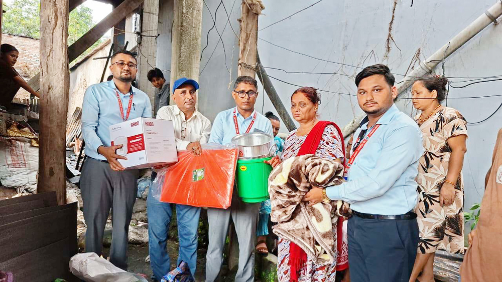 आगलागी पीडित शेयर सदस्यलाई सहारा नेपालको राहत