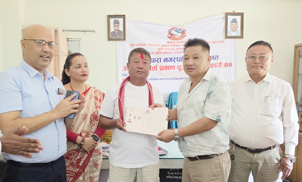अर्जुनधाराका सात अव्यवस्थित परिवारले पाए लालपुर्जा